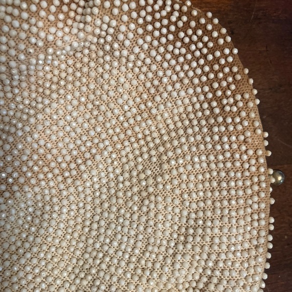 Vintage beaded handbag with clasp with pearl like embellishments - Picture 15 of 15